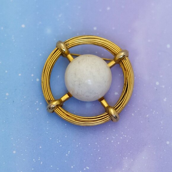 Vintage White Faux Pearl Center Cross Ring Gold Tone Brooch | J30 - Picture 1 of 2